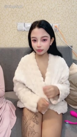 嫩妹【菲菲每天都饿】少女之心 携闺蜜一起 全裸自慰秀 极品身材大奶嫩穴 高能无尿点 截图11