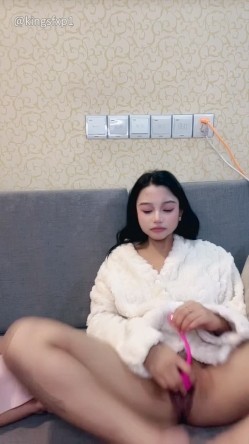 嫩妹【菲菲每天都饿】少女之心 携闺蜜一起 全裸自慰秀 极品身材大奶嫩穴 高能无尿点 截图13