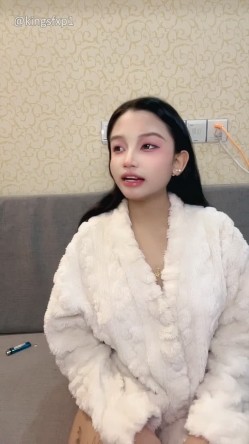 嫩妹【菲菲每天都饿】少女之心 携闺蜜一起 全裸自慰秀 极品身材大奶嫩穴 高能无尿点 截图15