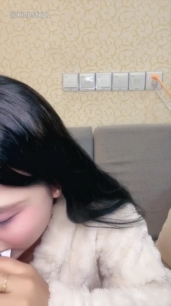 嫩妹【菲菲每天都饿】少女之心 携闺蜜一起 全裸自慰秀 极品身材大奶嫩穴 高能无尿点 截图16