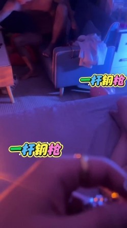 玩的就是真实十年约炮大神【一杆钢枪 】推特私拍，乐忠于开发调教高质清纯女学生3P调教 截图2