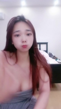 刚下海的小仙女，【小野马】，护士装，00后好身材大奶子，拿着玩具把自己捅 截图4