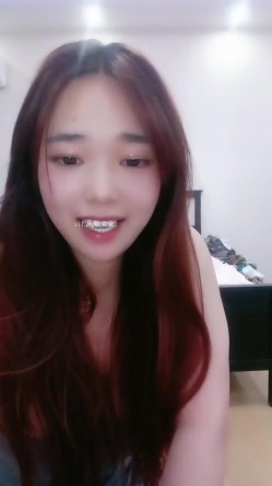 刚下海的小仙女，【小野马】，护士装，00后好身材大奶子，拿着玩具把自己捅 截图11