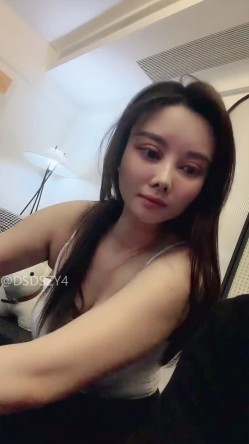 ️淫乱少妇【大哥玩不腻】少妇群P团队 淫乱群体新登场！ 截图4