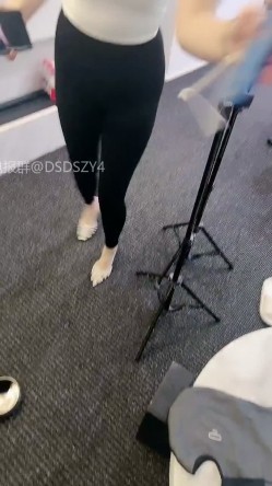 ️淫乱少妇【大哥玩不腻】少妇群P团队 淫乱群体新登场！ 截图9