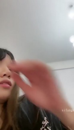 正宗校花！刚下海就被狂舔B~【玲玲】精子射满脸！爽，对男友彻底的服从，超赞值得一撸 截图7