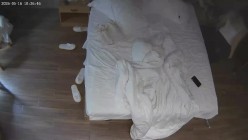 酒店偷拍女友专心玩手机我蹲后面玩她的下体被她口爆 截图9