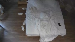 酒店偷拍女友专心玩手机我蹲后面玩她的下体被她口爆 截图10