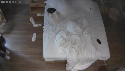 酒店偷拍女友专心玩手机我蹲后面玩她的下体被她口爆 截图13