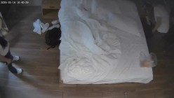 酒店偷拍女友专心玩手机我蹲后面玩她的下体被她口爆 截图16