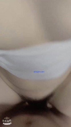 “抓我奶子，猛一点宝贝”对话超淫荡 ️顶级骚母狗大奶肥臀御姐【雪儿】群福利，户外3P紫薇各种无套内射，叫声真心受不了 截图5