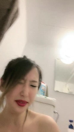 新晋极品女神降临，【日本丽央】，清纯校花，激情3P，模特身材明星脸，无毛白虎，啪啪暴插，刺激劲爆 截图4