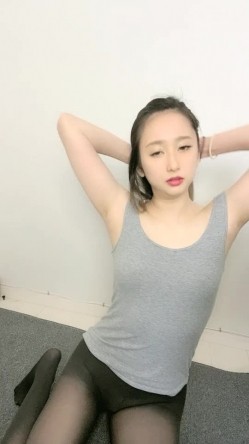 新晋极品女神降临，【日本丽央】，清纯校花，激情3P，模特身材明星脸，无毛白虎，啪啪暴插，刺激劲爆 截图6