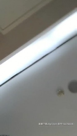 良家骚母狗露脸双手捧着哥哥的大鸡巴吃，还玩足交开档丝袜抠她骚逼浪荡呻吟，被大哥后入爆草真实刺激表情好骚 截图13