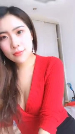 女神思瑞老虎飙车穿着性感红色透明内射内裤高跟发骚语言挑逗把围观的群众全撩得要葫芦娃 做一行爱一行啊 截图1
