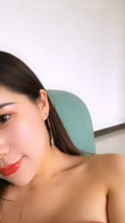 女神思瑞老虎飙车穿着性感红色透明内射内裤高跟发骚语言挑逗把围观的群众全撩得要葫芦娃 做一行爱一行啊 截图16