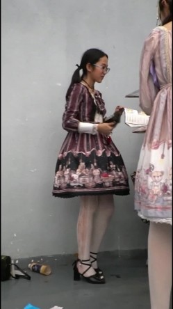国产SAKURA漫展CD抄底偷拍高颜值Cos小姐姐系列 截图2