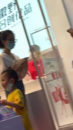 大神尾随偷拍UR级！极品一箭双雕前后CD美女姐妹花 ️jk群学生闺蜜一箭双雕透心凉 截图2