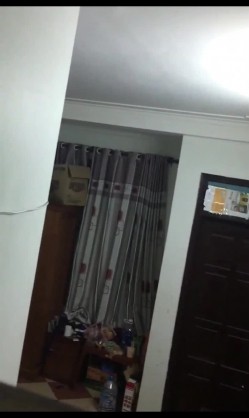 每晚最大的乐趣城中村出租屋偷窥附近的年轻打工妹洗澡 截图13