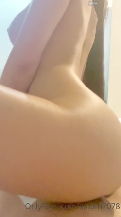 【巨乳美臀极品骚货】推特极品美女 卫生间深喉跪舔 爆乳乱颤 完美露脸 『Amam』最新啪啪甄选 截图13