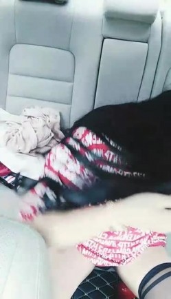 “吸我赶紧吸我”对白淫荡空乘制服美乳翘臀网红主播与狼粉车震爆操屁眼儿干的尖叫呻吟说想拉粑粑受不了了 截图13