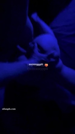 极品调教博主，【狗爹和小桃】小母狗超骚，付费群，这妹子的巨乳是真的顶 截图3