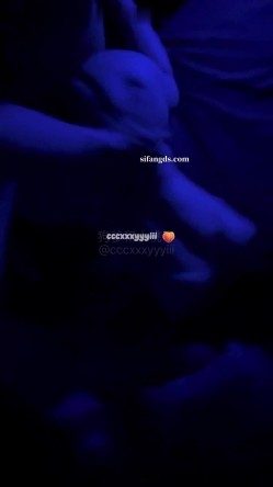 极品调教博主，【狗爹和小桃】小母狗超骚，付费群，这妹子的巨乳是真的顶 截图10