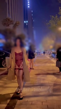 极品美腿绿帽人妻 户外露出、绿帽献妻、多人淫趴、调教男奴、硬控止寸 截图1