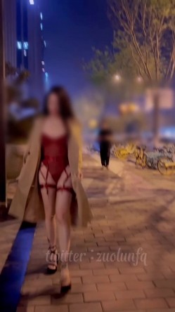 极品美腿绿帽人妻 户外露出、绿帽献妻、多人淫趴、调教男奴、硬控止寸 截图2