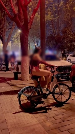 极品美腿绿帽人妻 户外露出、绿帽献妻、多人淫趴、调教男奴、硬控止寸 截图3