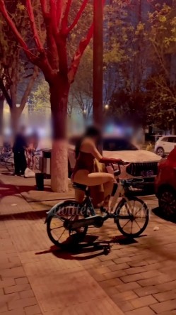 极品美腿绿帽人妻 户外露出、绿帽献妻、多人淫趴、调教男奴、硬控止寸 截图4