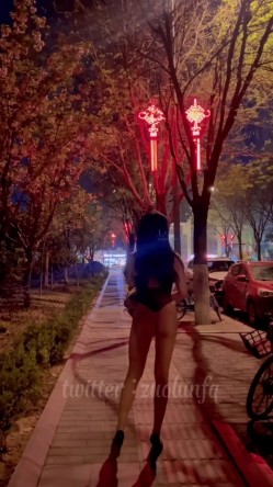 极品美腿绿帽人妻 户外露出、绿帽献妻、多人淫趴、调教男奴、硬控止寸 截图10