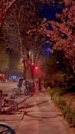 极品美腿绿帽人妻 户外露出、绿帽献妻、多人淫趴、调教男奴、硬控止寸 截图13