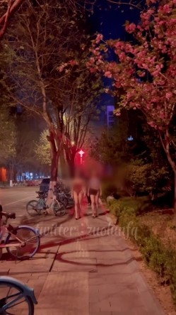 极品美腿绿帽人妻 户外露出、绿帽献妻、多人淫趴、调教男奴、硬控止寸 截图15