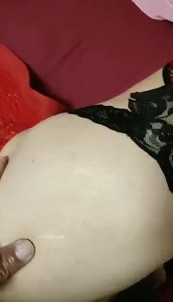 最新快手泄密！70后满级骚货熟女【孤芳自赏】高频率自慰流白浆，肛交性爱，满足不了的老母狗 截图15