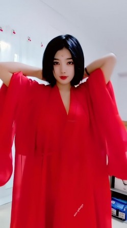 青春无敌，抖音风艺校美少女【杨晓花】定制福利，露脸露点，各种热门BGM裸舞 截图1