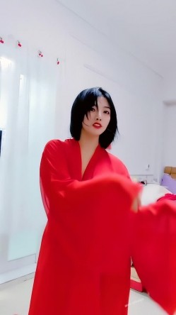 青春无敌，抖音风艺校美少女【杨晓花】定制福利，露脸露点，各种热门BGM裸舞 截图6