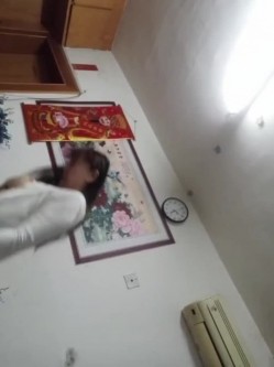 骚货老阿姨，这是多么爱吃鸡巴  每天都要吃，扭扭舞，再和老王一起做爱 截图8