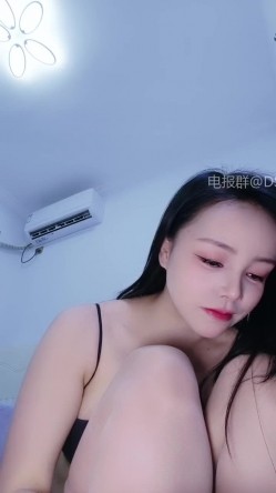 ️风情淫妇【黑丝玉女】饱满大奶丝袜肉臀，假屌抽插玩弄骚穴 截图1