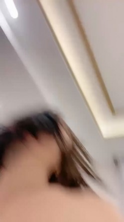 气质网红脸妹子，酒店诱惑勾引狼友，特写骚穴道具插穴自慰 截图7