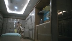 国内『温泉会所』贴脸偷拍沐浴更衣泳池戏水 超多美女良家少妇近距离接触 截图1