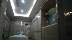 国内『温泉会所』贴脸偷拍沐浴更衣泳池戏水 超多美女良家少妇近距离接触 截图13