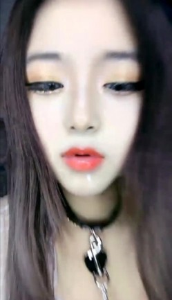 气质漂亮妹妹，颜值网红脸，带狗链，道具自慰，按到阴蒂和阴唇上表情呻吟很到位 截图14