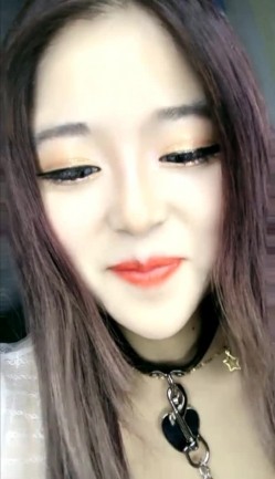 气质漂亮妹妹，颜值网红脸，带狗链，道具自慰，按到阴蒂和阴唇上表情呻吟很到位 截图16