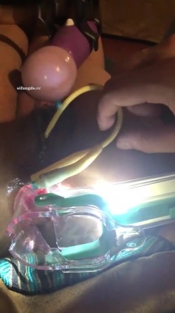 字母圈调教大神【Actor444】露脸母狗各种虐阴虐菊啪啪，花样多手法奇特 截图11