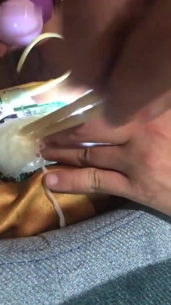字母圈调教大神【Actor444】露脸母狗各种虐阴虐菊啪啪，花样多手法奇特 截图12