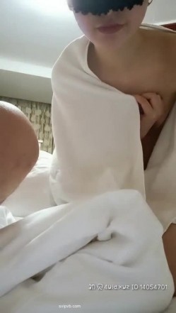 重磅资源(森森木木)首次平台啪啪，被大屌男口爆鞭子虐待各种姿势啪啪 截图5