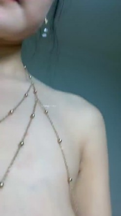 新人巨乳下海被干，【大白熊】，无套口爆吞精内射~相当哇塞，这奶子直接亮瞎双眼，纯天然无滤镜，真实 截图3