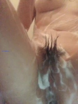 穷人女神富人母狗，颜值气质天花板奶茶【你的阿莓】土豪定制，自抠放尿大姨妈洗澡各种展示极度反差 截图10