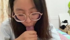 极品反差婊 眼镜妹就是骚，超神颜值，轻素颜无美颜纯天然，乐呵呵的吃吊然后口爆吞精 截图11